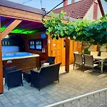 Couette-café Fészek - Nest