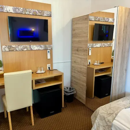 Nocleg ze śniadaniem Feszek Fogado - Nest 2*
