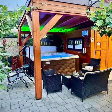 Couette-café Fészek - Nest 3*