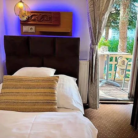 Feszek Fogado - Nest Bed and Breakfast
