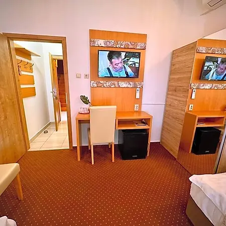 Feszek Fogado - Nest Bed and Breakfast 3*