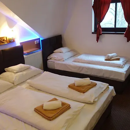 Feszek Fogado - Nest Bed & Breakfast