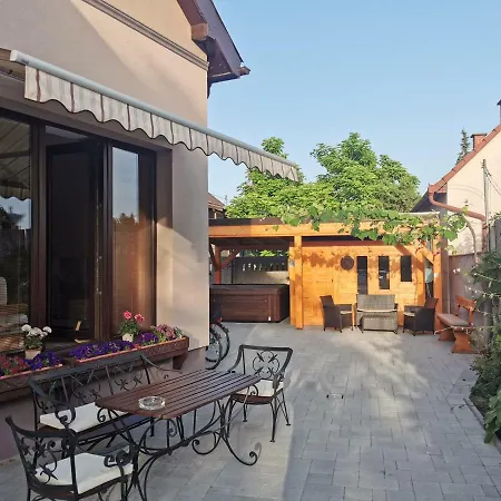 Couette-café Fészek - Nest 2*