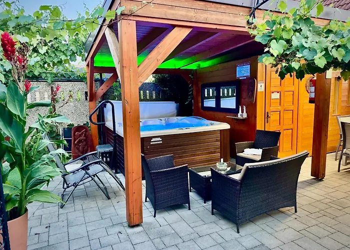 B&B Feszek Fogado - Nest 4*